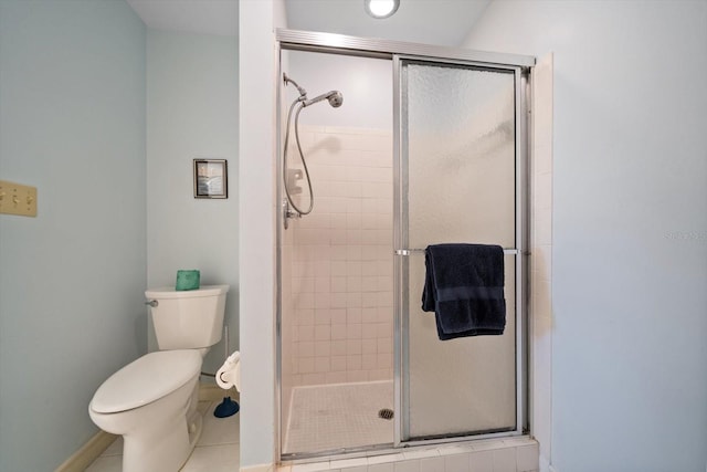 bathroom featuring toilet and a shower stall