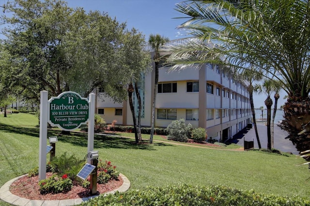 community sign with a lawn