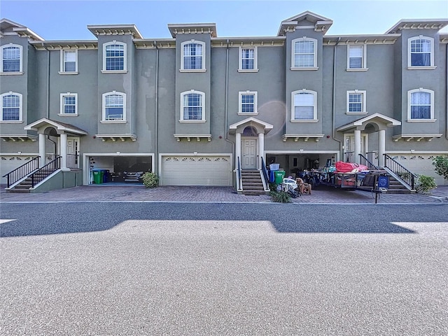 townhome / multi-family property featuring stucco siding and a garage