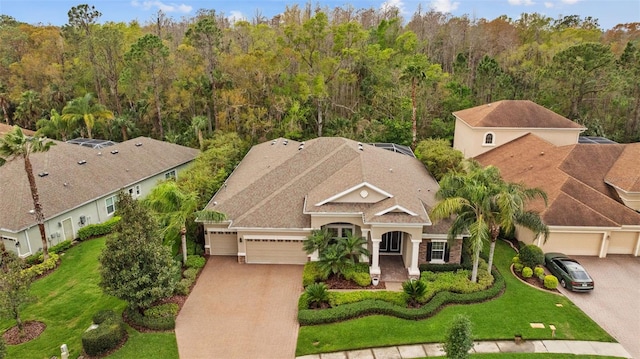 bird's eye view with a view of trees