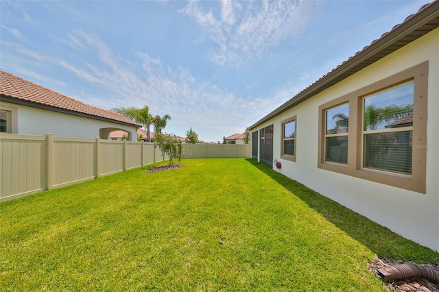 view of yard featuring a fenced backyard