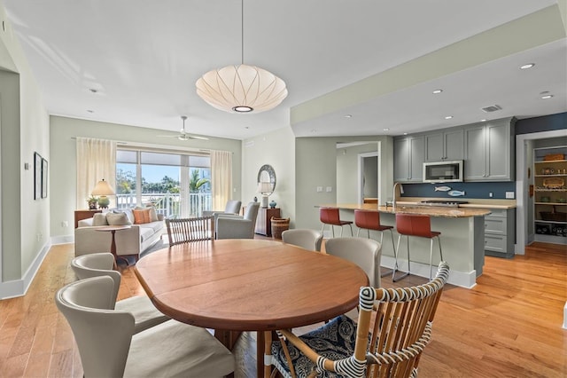 dining room with light wood finished floors, visible vents, recessed lighting, and baseboards