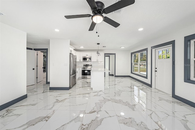 living room featuring recessed lighting, marble finish floor, and baseboards