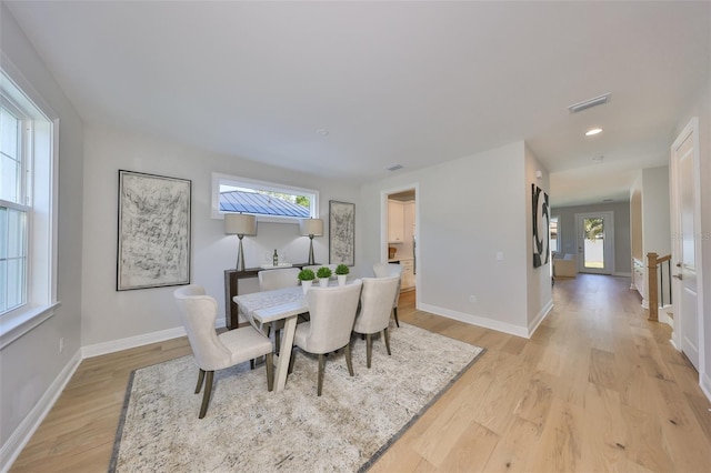dining area featuring recessed lighting, visible vents, light wood finished floors, and baseboards