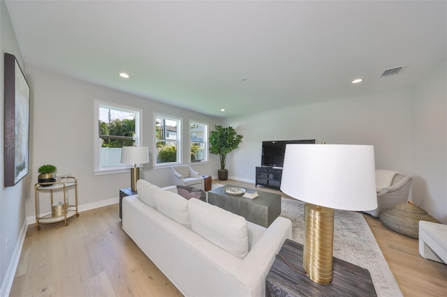 living area featuring recessed lighting, light wood-style flooring, visible vents, and baseboards