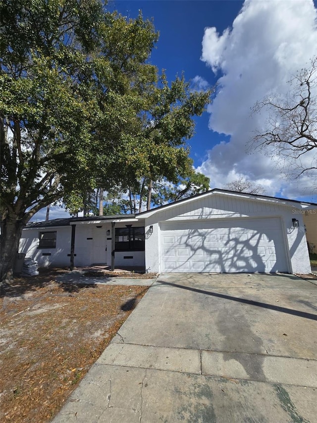 view of front of house featuring a garage and driveway