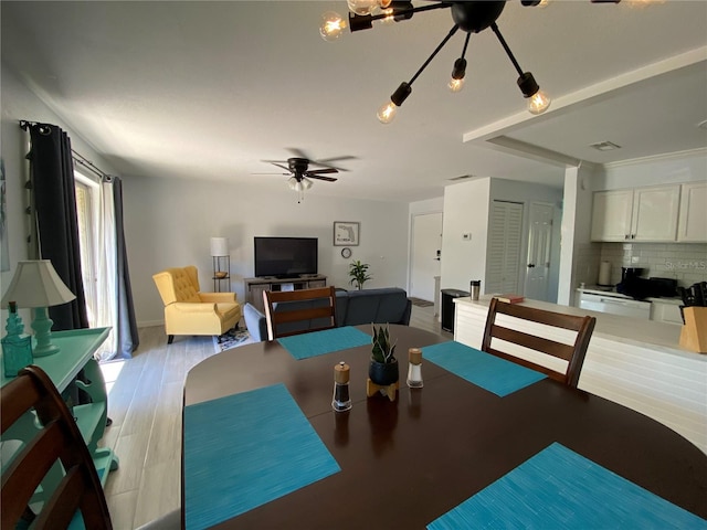 dining area featuring visible vents, light wood-style floors, and ceiling fan