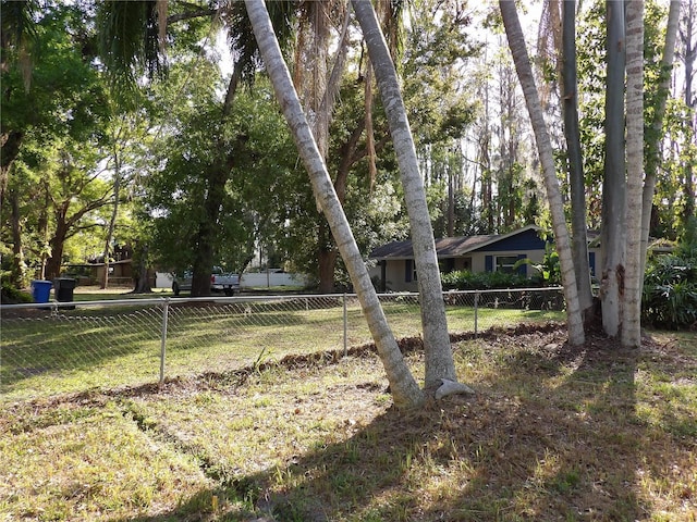 Listing photo 3 for 17506 Darby Ln, Lutz FL 33558