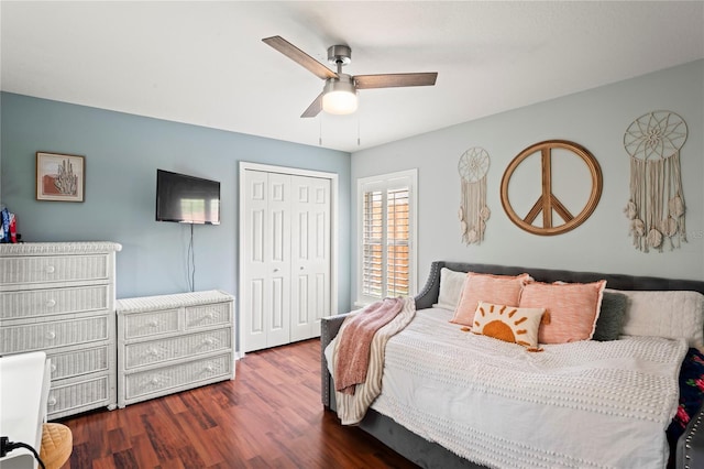 bedroom with a ceiling fan, wood finished floors, and a closet