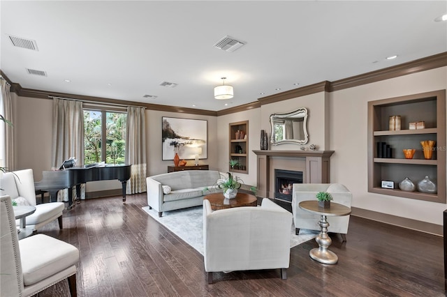 146 4th Ave NE Unit 600, Saint Petersburg, FL 33701 - living area with visible vents, wood finished floors, and built in features