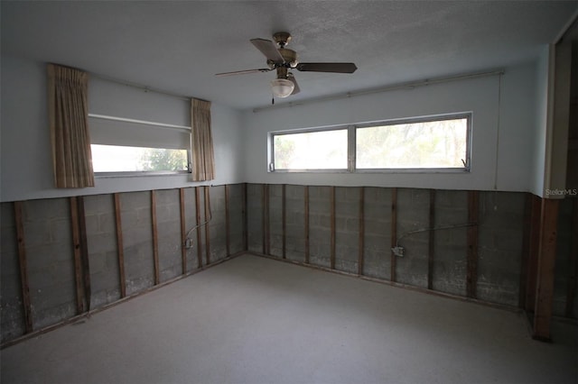 empty room with a ceiling fan