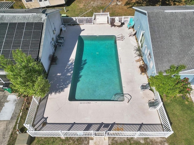 view of swimming pool