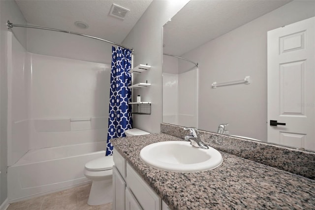 full bathroom with visible vents, toilet, vanity, shower / bath combo, and a textured ceiling