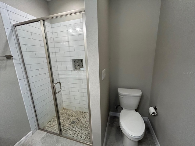 full bath featuring a shower stall, toilet, and baseboards