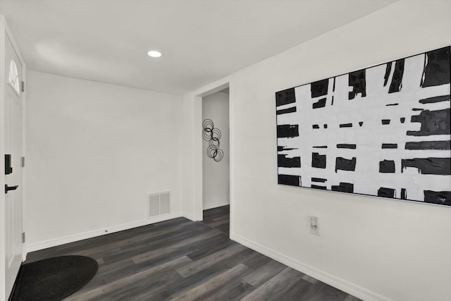 unfurnished room featuring recessed lighting, visible vents, baseboards, and dark wood-style floors