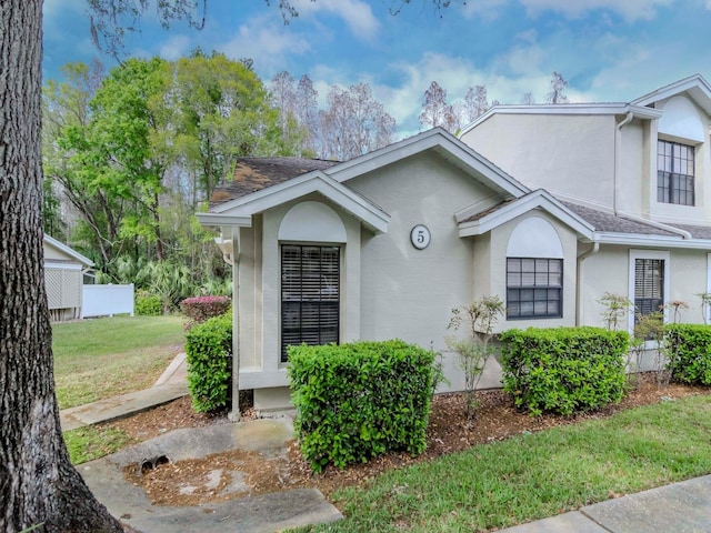 5100 Burchette Rd Unit 500, Tampa, FL 33647 - view of front of house featuring stucco siding and a front lawn