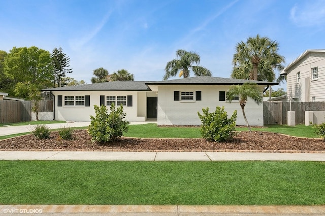 single story home featuring a front yard and fence