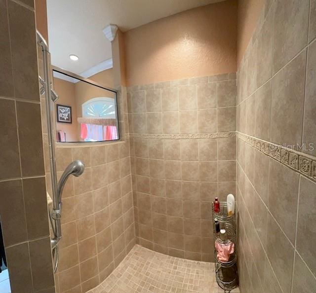 bathroom featuring recessed lighting and a tile shower