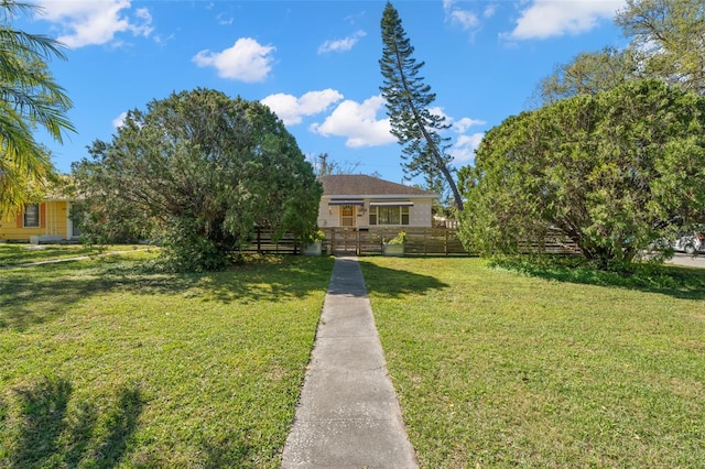 view of front of property featuring a front yard, a fenced front yard, and stucco siding