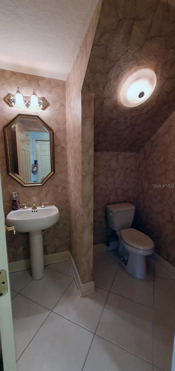 7279 Maidencane Ct, Seminole, FL 33777 - half bath featuring tile patterned flooring, toilet, and baseboards