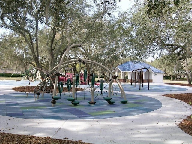 5014 Sterling Manor Dr, Tampa, FL 33647 - view of property's community