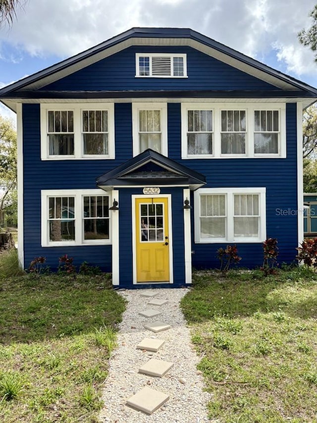 view of front of house featuring a front yard