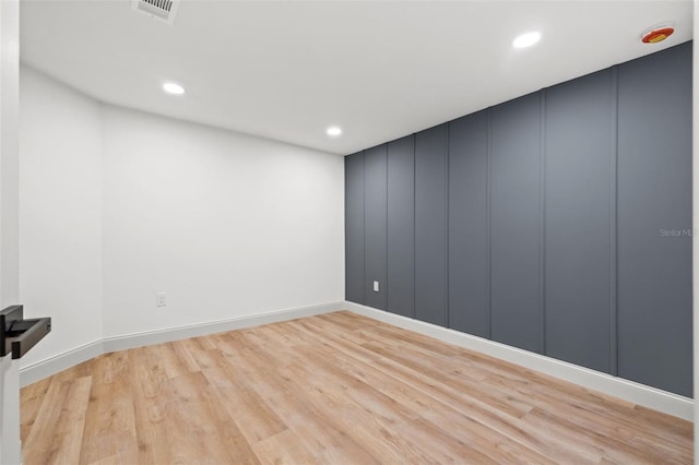 spare room with light wood-type flooring, visible vents, baseboards, and recessed lighting