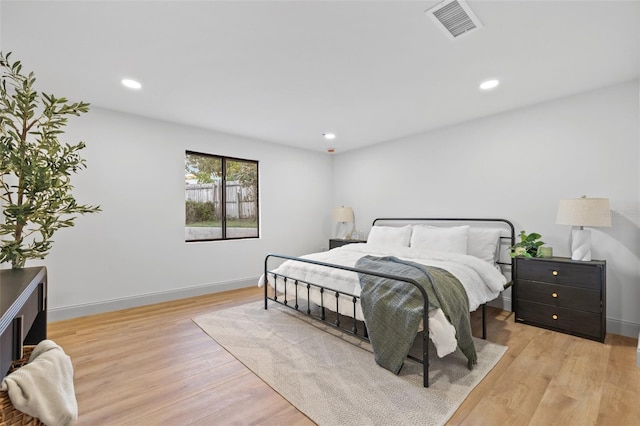 bedroom with recessed lighting, baseboards, visible vents, and light wood-type flooring