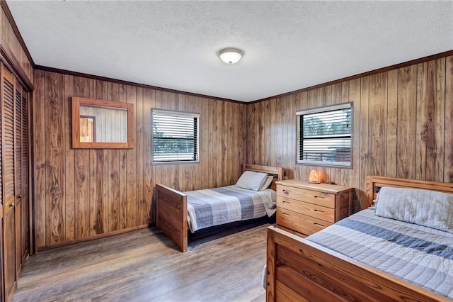 6501 62nd St N, Pinellas Park, FL 33781 - bedroom featuring ornamental molding, a textured ceiling, a closet, and wood finished floors
