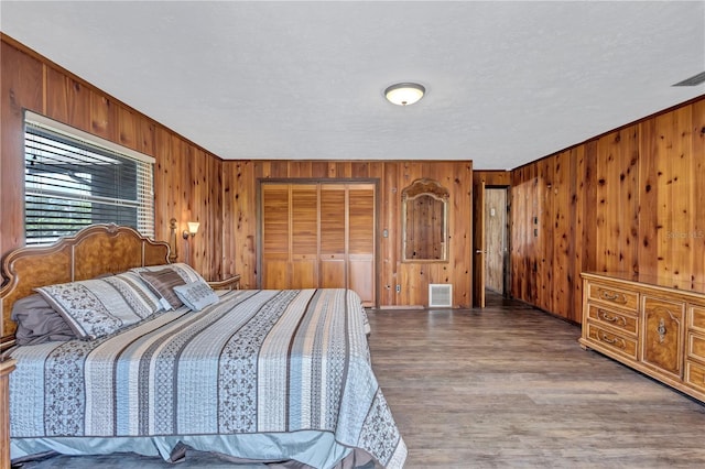 6501 62nd St N, Pinellas Park, FL 33781 - bedroom with visible vents, a closet, wood finished floors, and wood walls