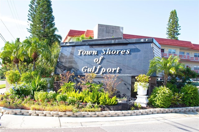 view of community / neighborhood sign