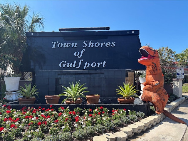 view of community / neighborhood sign