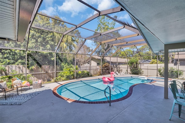 2462 Indian Trl E, Palm Harbor, FL 34683 - view of pool with a fenced backyard, a patio, a lanai, and a pool with connected hot tub