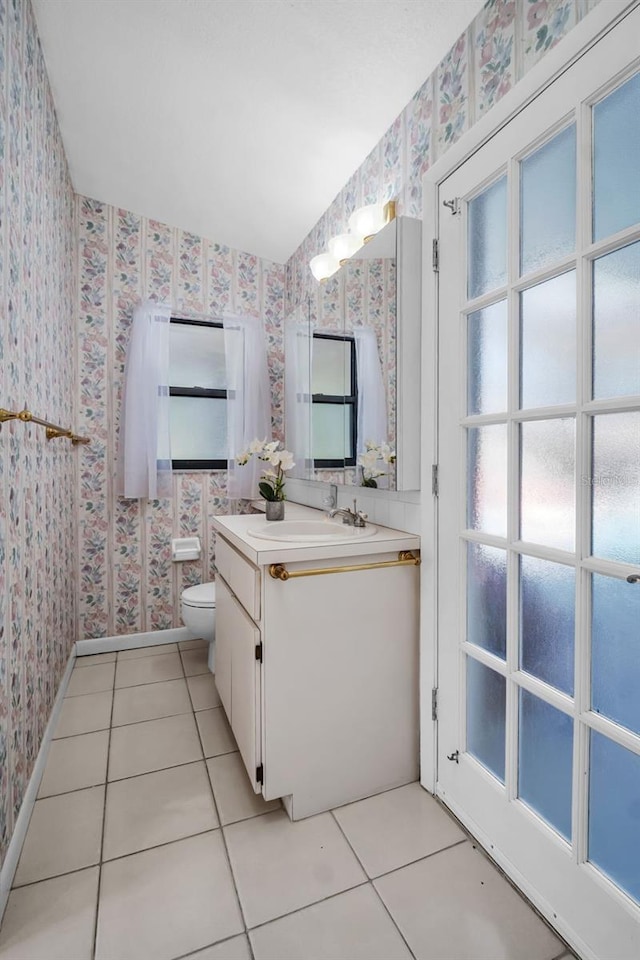 2462 Indian Trl E, Palm Harbor, FL 34683 - bathroom featuring wallpapered walls, tile patterned flooring, toilet, and vanity