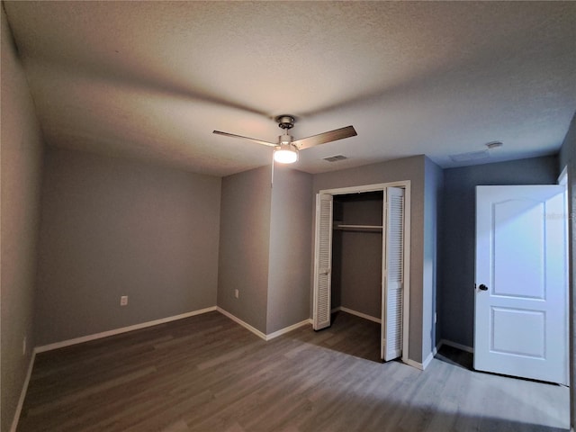 26 Clintwood Ave, Englewood, FL 34223 - unfurnished bedroom with wood finished floors, a closet, a ceiling fan, and a textured ceiling