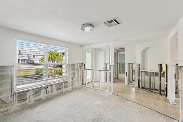 104 Carlyle Cir, Palm Harbor, FL 34683 - view of unfurnished room