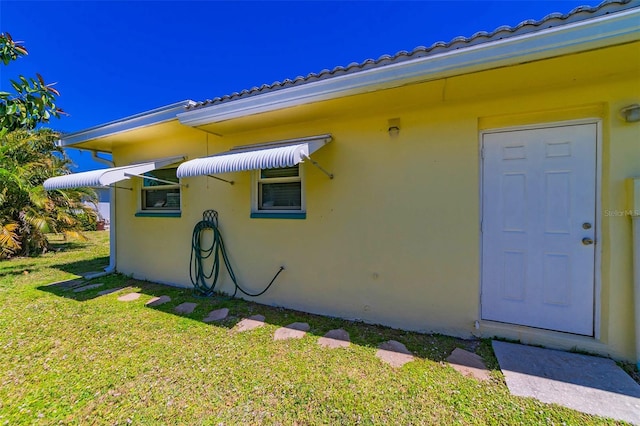 5427 Springwood Blvd Unit 5427, Pinellas Park, FL 33782 - view of side of property featuring a lawn and stucco siding