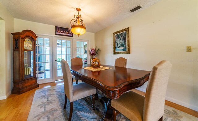 5427 Springwood Blvd Unit 5427, Pinellas Park, FL 33782 - dining room with light wood-type flooring, a textured ceiling, baseboards, and visible vents