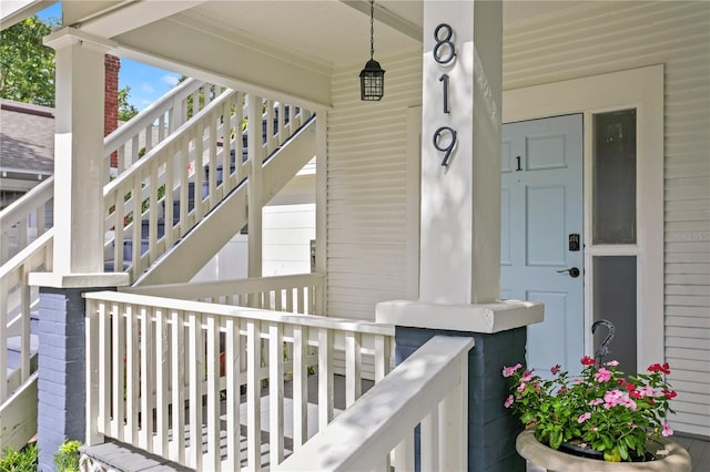 819 11th St N, Saint Petersburg, FL 33705 - property entrance with a porch