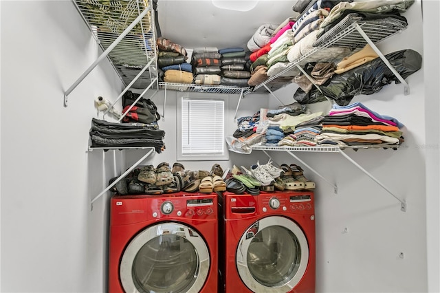 819 11th St N, Saint Petersburg, FL 33705 - washroom with laundry area and washing machine and clothes dryer