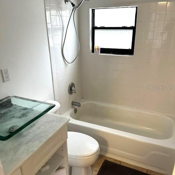 819 11th St N, Saint Petersburg, FL 33705 - full bath with tile patterned flooring, toilet, and shower / bathtub combination
