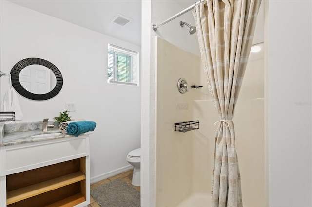 819 11th St N, Saint Petersburg, FL 33705 - bathroom with visible vents, toilet, and a shower stall