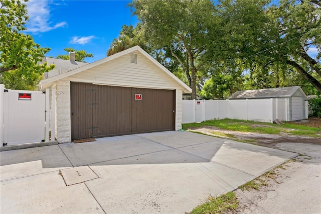 819 11th St N, Saint Petersburg, FL 33705 - detached garage with fence