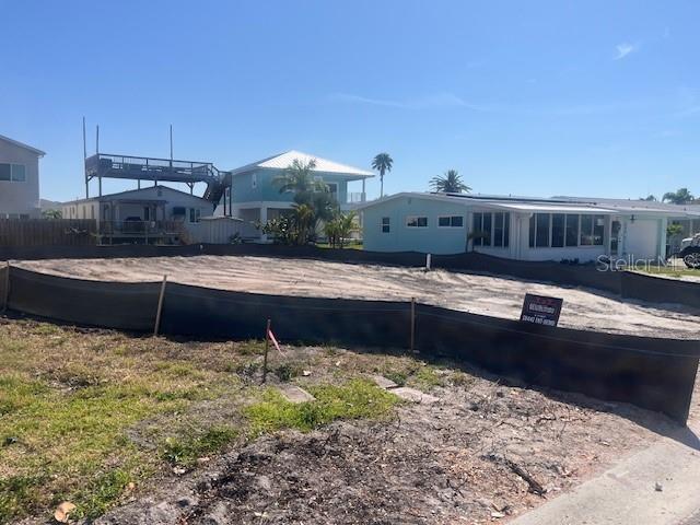 842 180th Ave E, Redington Shores, FL 33708 - view of yard