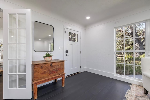 foyer featuring recessed lighting, dark wood-style flooring, and baseboards