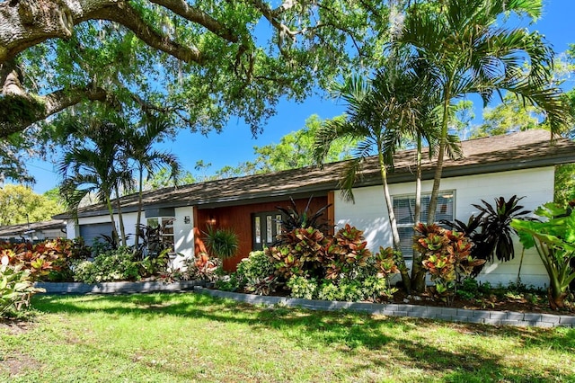 view of front of house featuring a garage and a front lawn