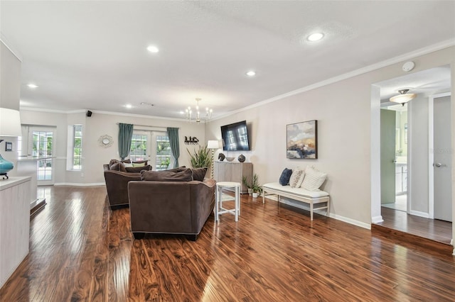 living room with recessed lighting, baseboards, ornamental molding, and wood finished floors