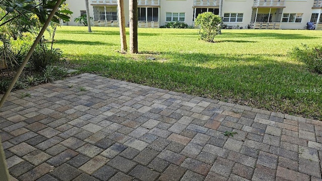 5725 80th St N Unit 107, Saint Petersburg, FL 33709 - view of green lawn