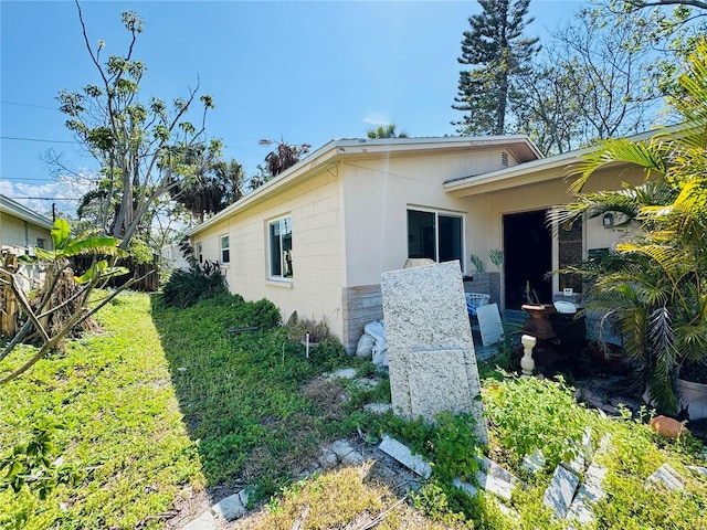 1800 New Hampshire Ave NE, Saint Petersburg, FL 33703 - view of side of property with concrete block siding