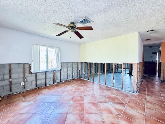 1800 New Hampshire Ave NE, Saint Petersburg, FL 33703 - tiled empty room with visible vents, a textured ceiling, and a ceiling fan